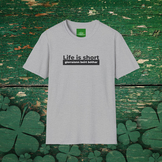 Life is Short Giorraíonn Beirt Bóthar - Cotton Tee Shirt