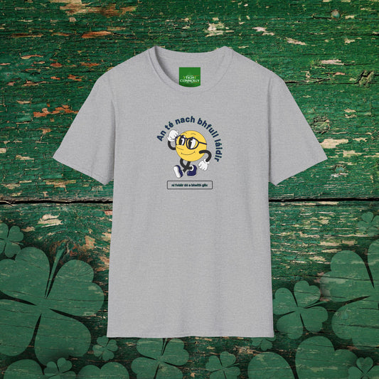 An Té Nach Bhfuil Láidir Ní Foláir Dó a Bheith Glic T-Shirt
