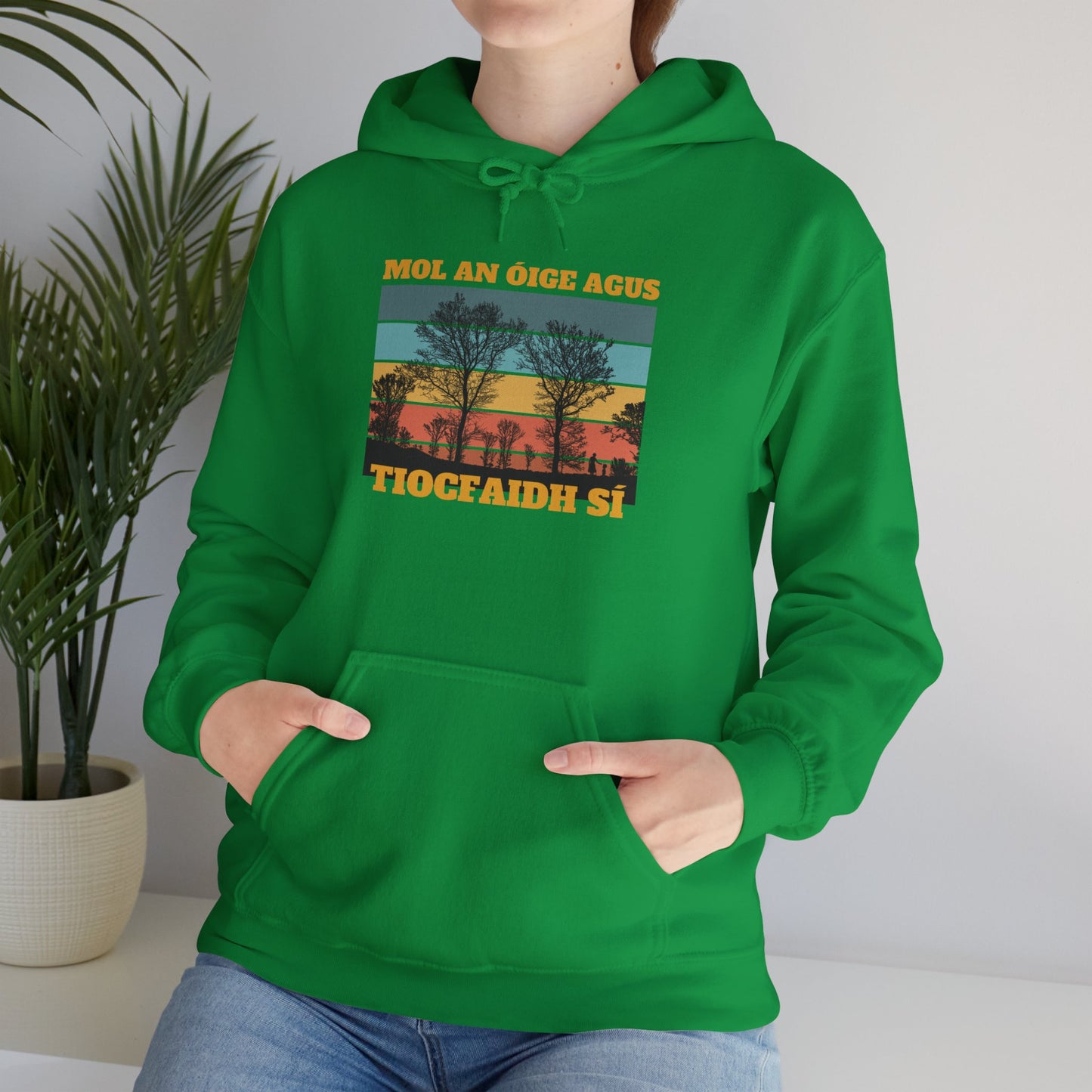 Mol An Óige Agus Tiocfaidh Sí –(Praise the Youth and They will Flourish) Unisex Heavy Blend™ Hooded Sweatshirt